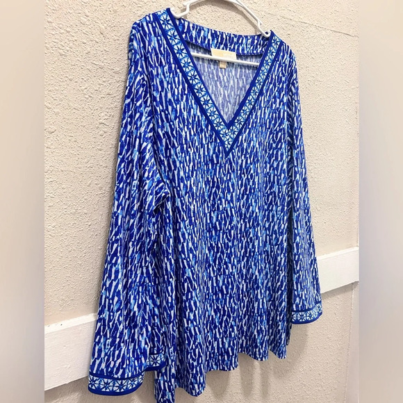 MICHAEL Michael Kors Blue and White V-Neck Blouse 3X - Picture 2 of 7